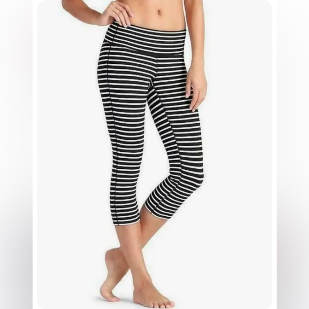 Athleta Chaturanga Capri Crop Leggings Black White Stripe Small Style 243095